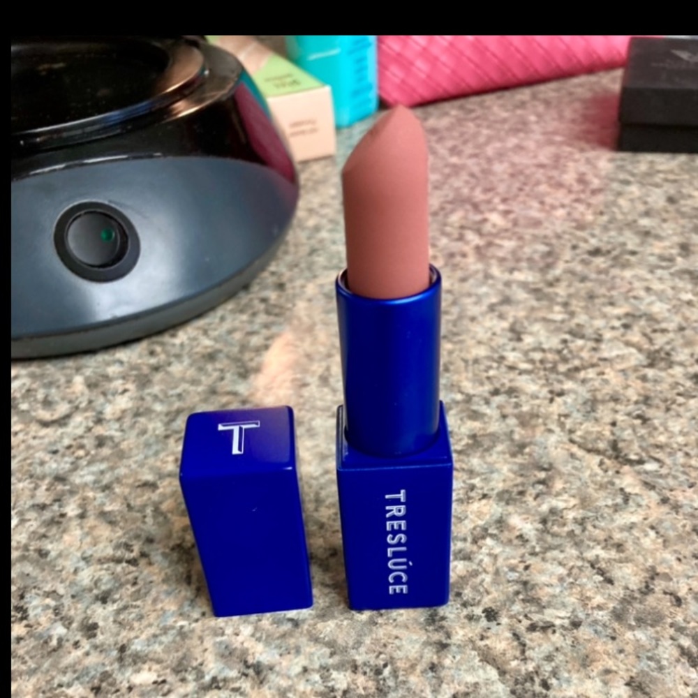 NWT ⭐️ Tresluce “Empower Me” Nudey Pink Matte Lipstick - Picture 1 of 3